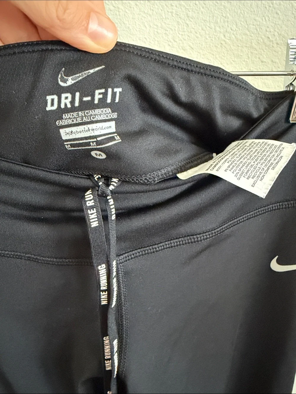 Nike Black Cropped Capri Dri-FIT Leggings - Size Medium
